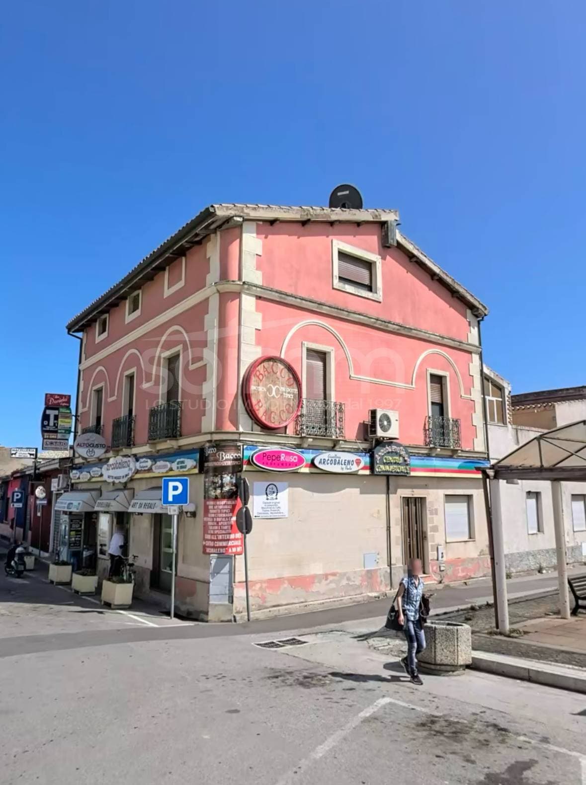 Locale commerciale a Uta